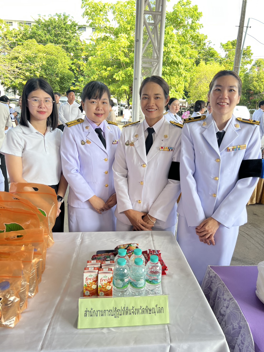 title - ส.ป.ก.พิษณุโลก ร่วมพิธีทำบุญตักบาตรถวายพระราชกุศล เฉลิมพระเกียรติสมเด็จพระนางเจ้าฯ พระบรมราชินี เนื่องในโอกาสพระราชพิธีมหามงคลเฉลิมพระชนมพรรษา 4 รอบ